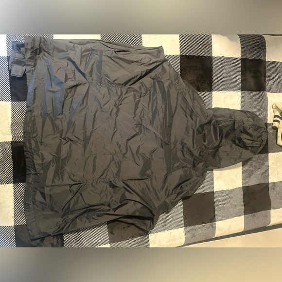 Columbia windbreaker with foldable hood - Picture 4 of 4